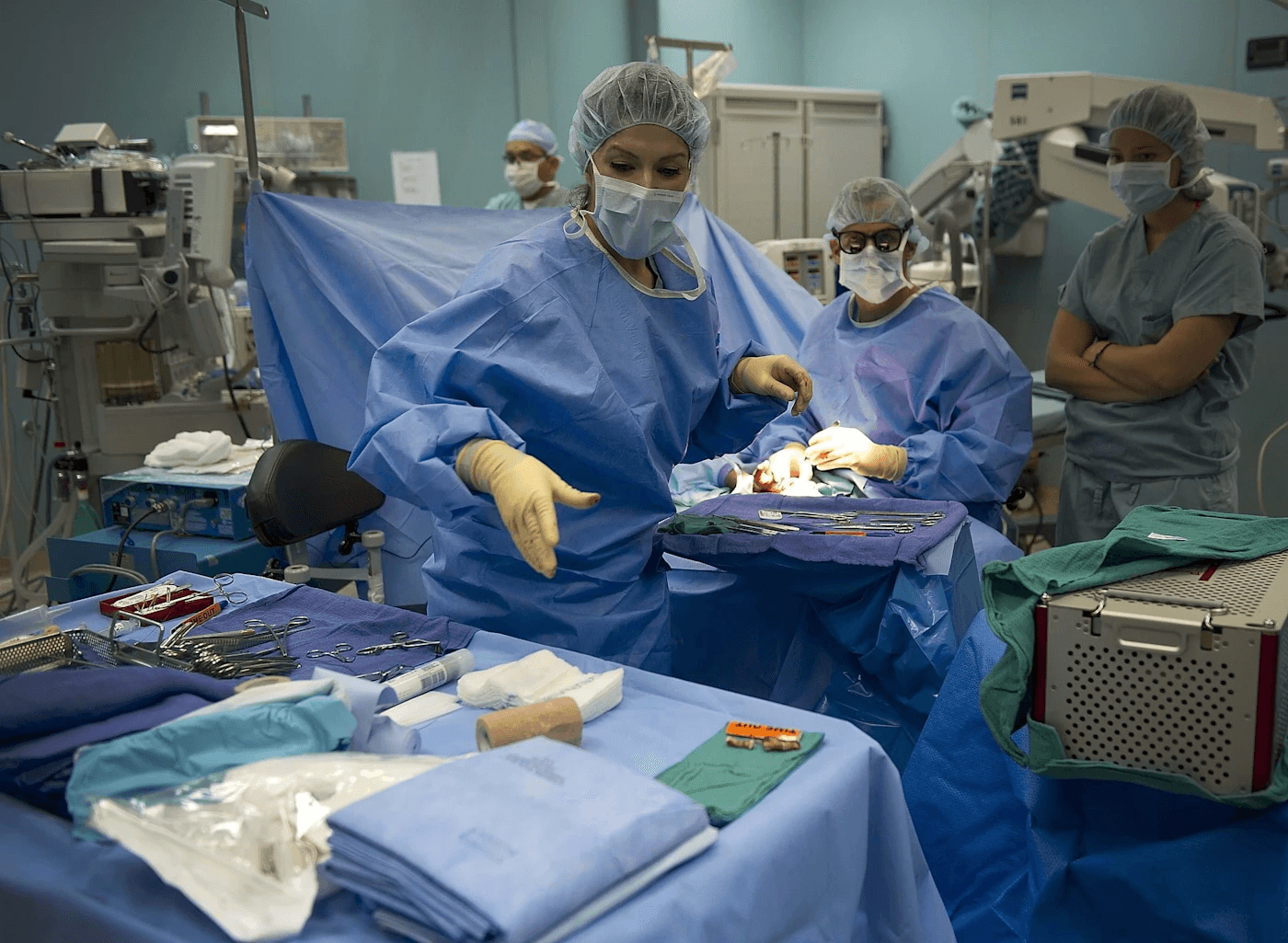 Picture of an operation room and staff